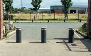 Automatic rising bolards 1
