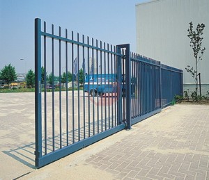 Tracked sliding gate up to 40 metre opening