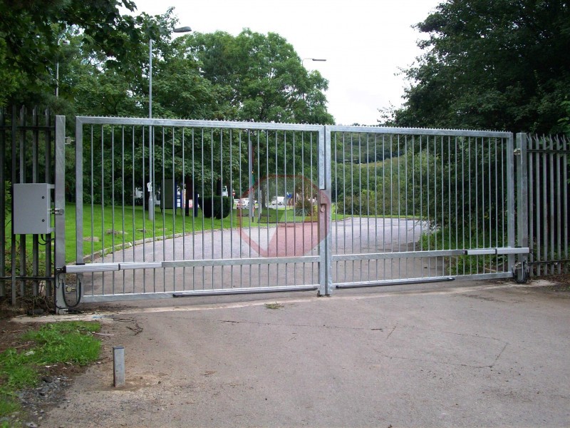 Large swing gate